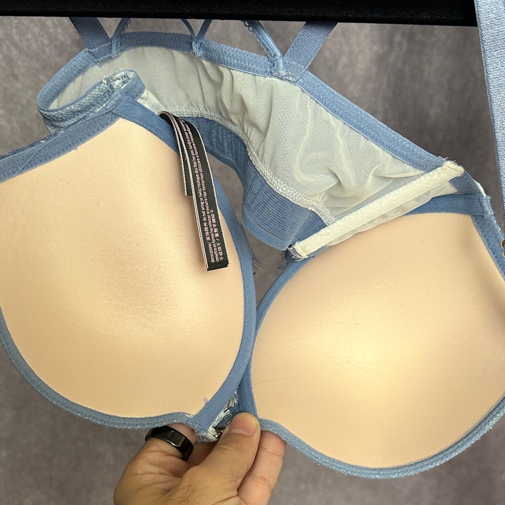 Victoria's Secret Lace Bra in Blue and Cream - Picture 3 of 3